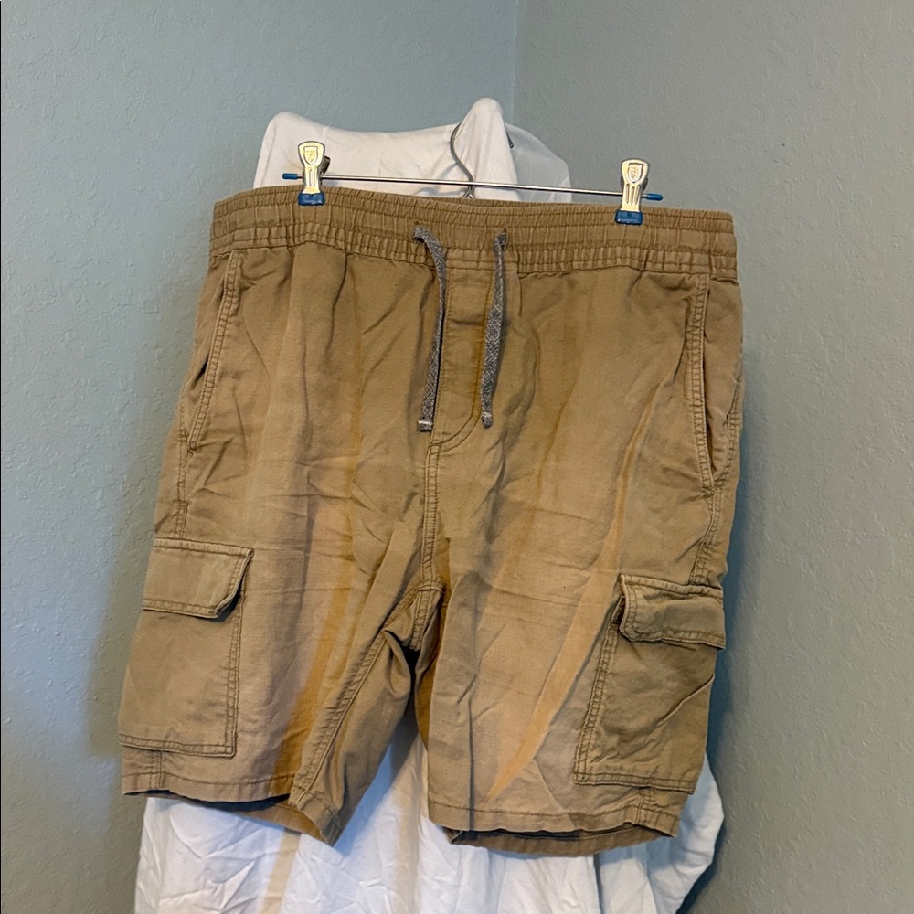Lucky Brand Khaki Cargo Shorts for Men